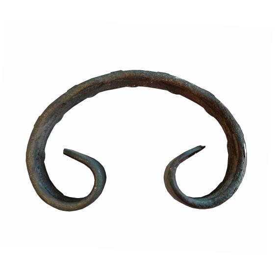 Scroll "C" h100, b65, 12x6mm, decorated