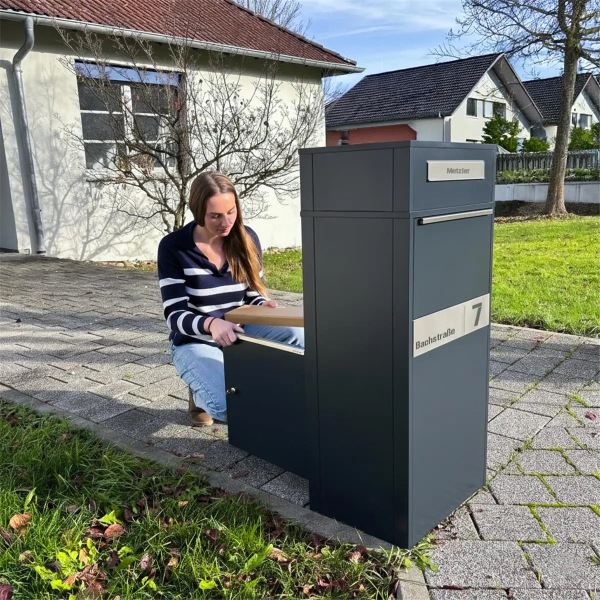 Poštová schránka s boxom na balíky - vyberanie zozadu